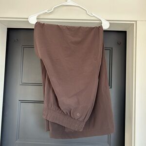 Lululemon Swift Mid-Rise Wide-Leg Pant in espresso